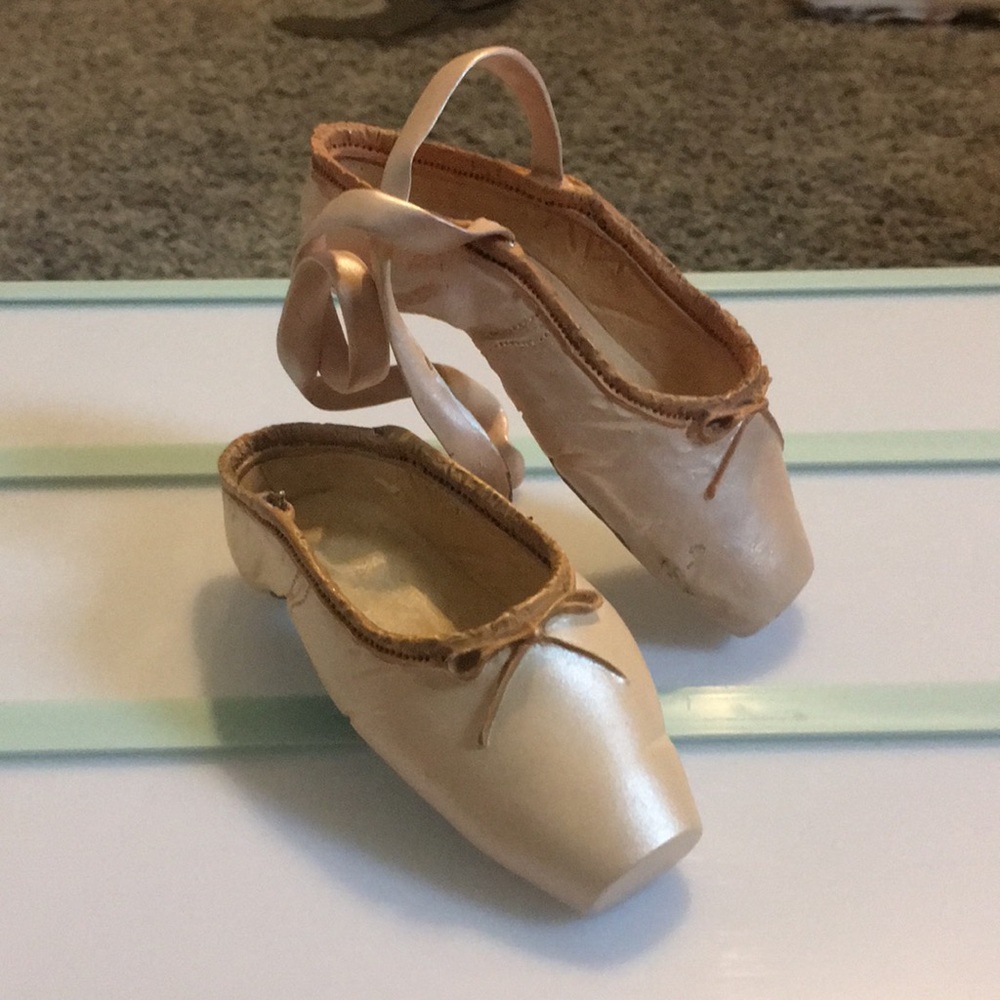 ballet slipper decor